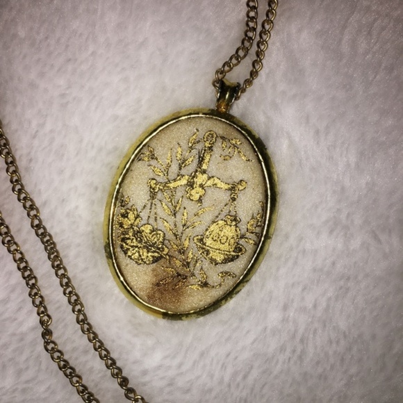Vintage Jewelry - Vintage 60’s Gold Oval Pendant Necklace